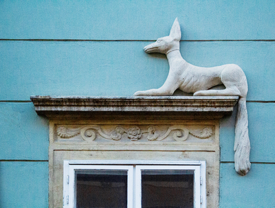 Modern Commercial Sign On Baroque Facade – Sopron Cultural Heritage – Special Selection Series ///// Insegna commerciale moderna su facciata barocca – Patrimonio culturale di Sopron – Serie Selezione Speciale, Anna Linda Knoll