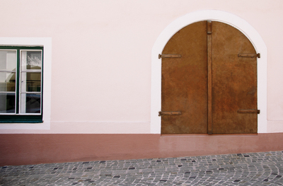 Gumpoldskirchen Renaissance Wine Cellar Facade (1) ///// Facciata della cantina vinicola rinascimentale di Gumpoldskirchen da visitare (1), Anna Linda Knoll