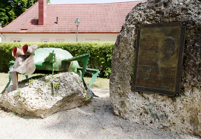 Hans Moser Monument in Gumpoldskirchen ///// Monumento a Hans Moser a Gumpoldskirchen, Anna Linda Knoll
