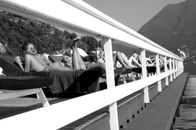 Holiday at the floating pool, Villa d’Este, Lake Como 2011, Mart Engelen